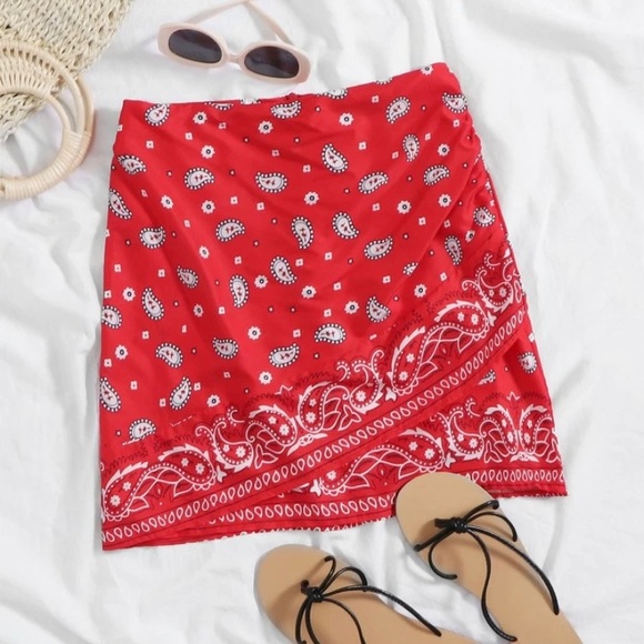 Boutique Dresses & Skirts - Red Zip Back Boho Paisley Print Skirt - NWT